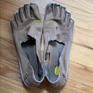 NWOT Vibram Five Fingers CVT Hemp EU size 41